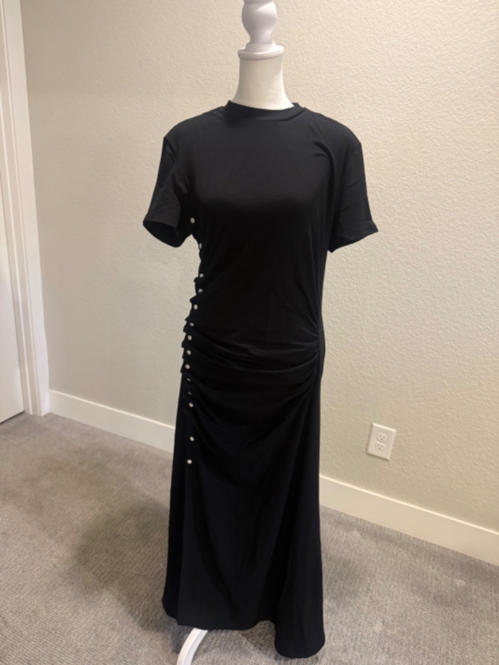 Commense Short-Sleeve Ruched Side Button Detail Dress - Picture 4 of 10
